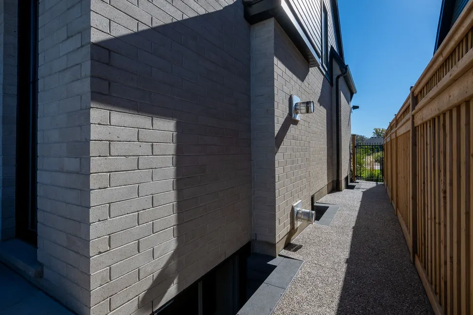 Side walkway